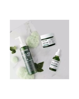 This mild cleanser gently yet effectively removes all traces of makeup and impurities