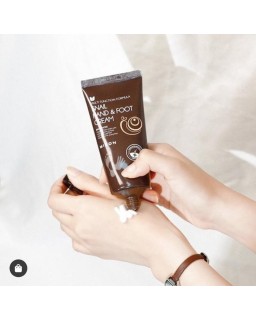 Hand and foot cream takes care of hands and feet to keep them moisturized for a long time.