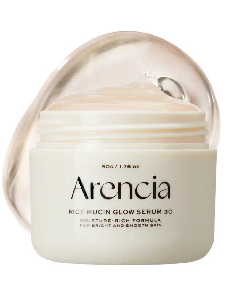 This chewy moisture luminous serum, with a pudding-like formula, creates a radiant glassy glow from within the skin.
